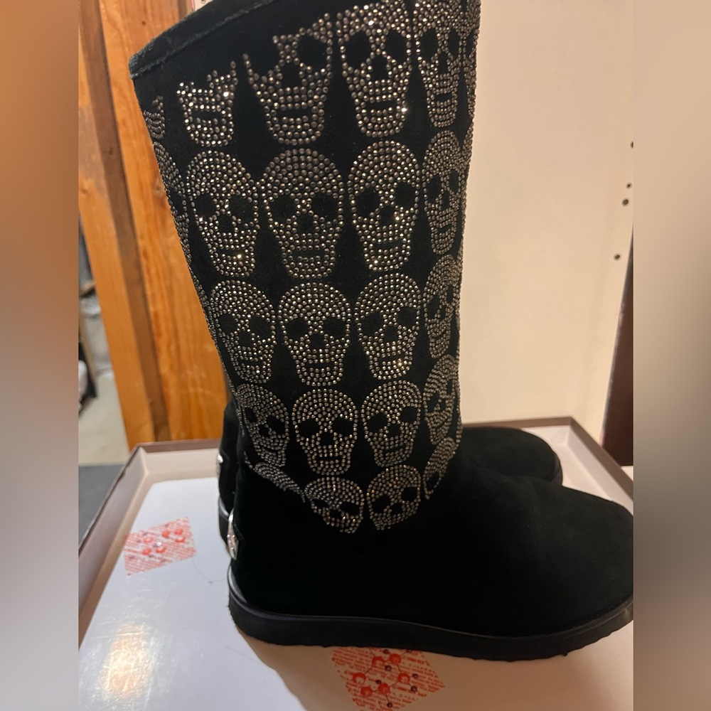 Women's (Ugg style) suede boots